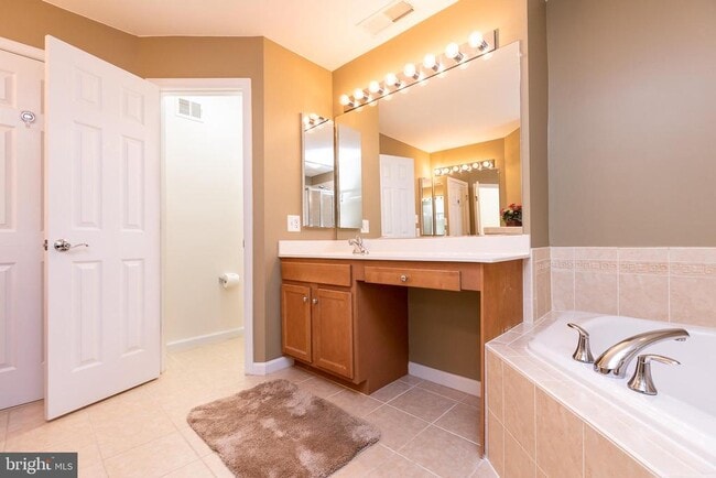 Building Photo - 1206 Maple Grove Ln