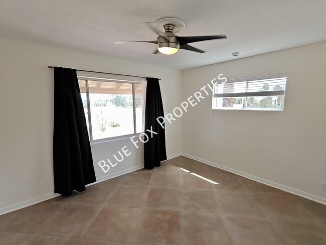 Building Photo - 404 S Cherry Ave