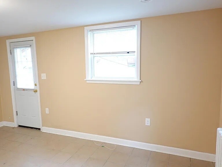 Building Photo - 910 Kennebec Ave