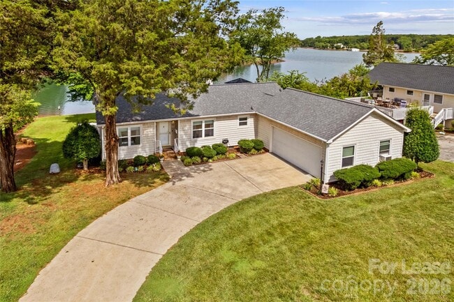 Building Photo - 147 Bain Ln