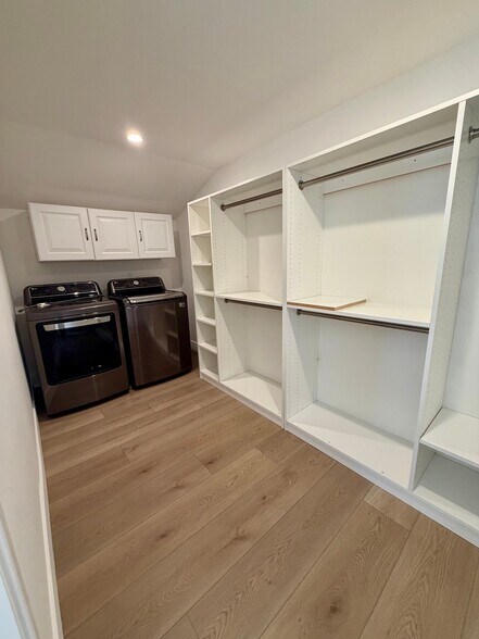 Building Photo - 10622 McVine Ave