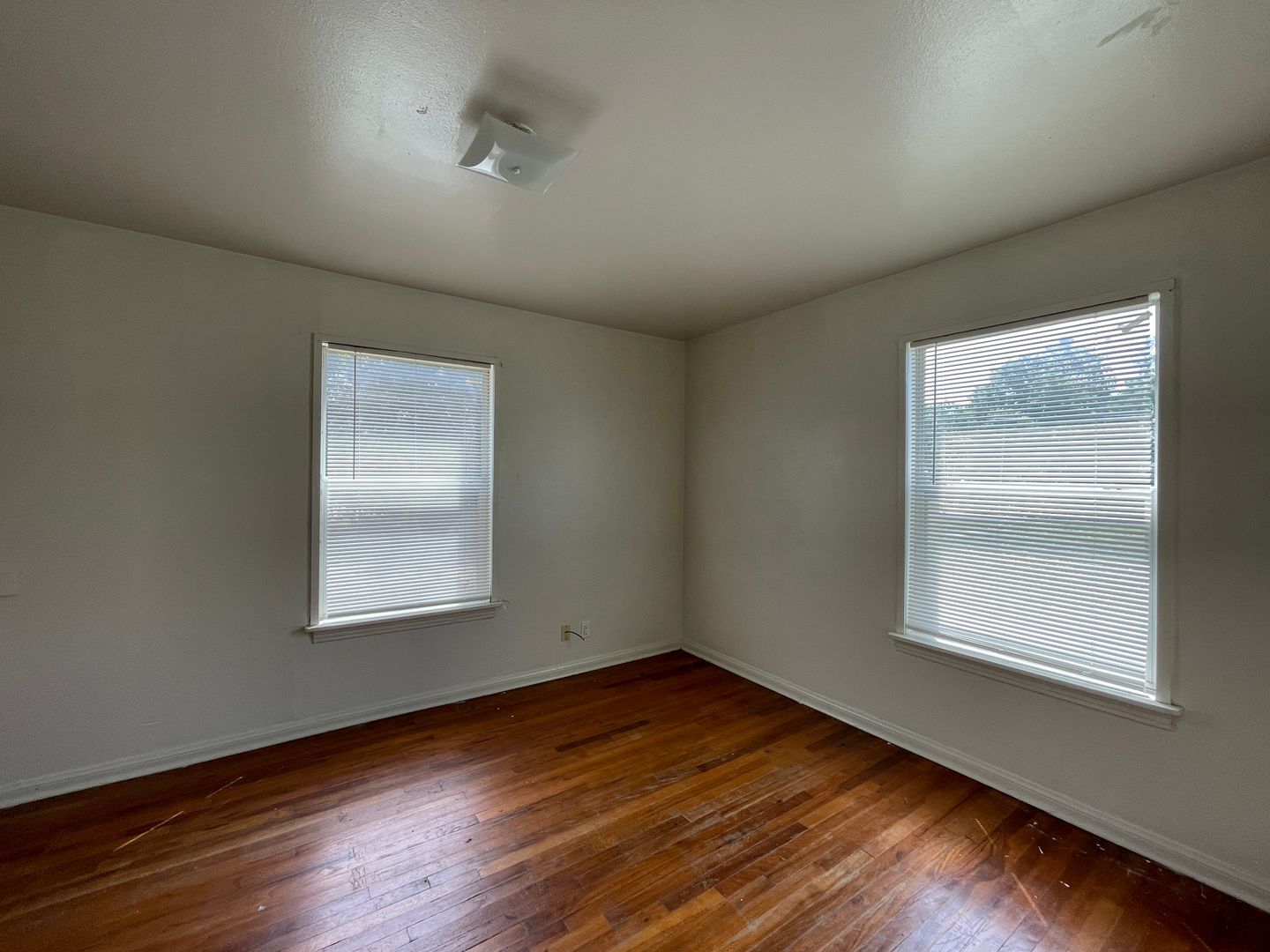 Building Photo - 803 Sissom Rd