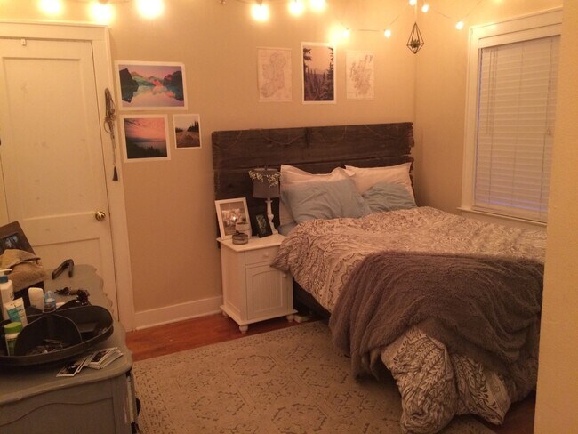 Building Photo - Aug 1st 2026/2027 Pre-leasing Close to 1.5 Blks to CSU & Old Town