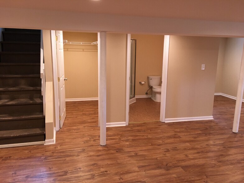 Building Photo - 2037 Terrace Drive