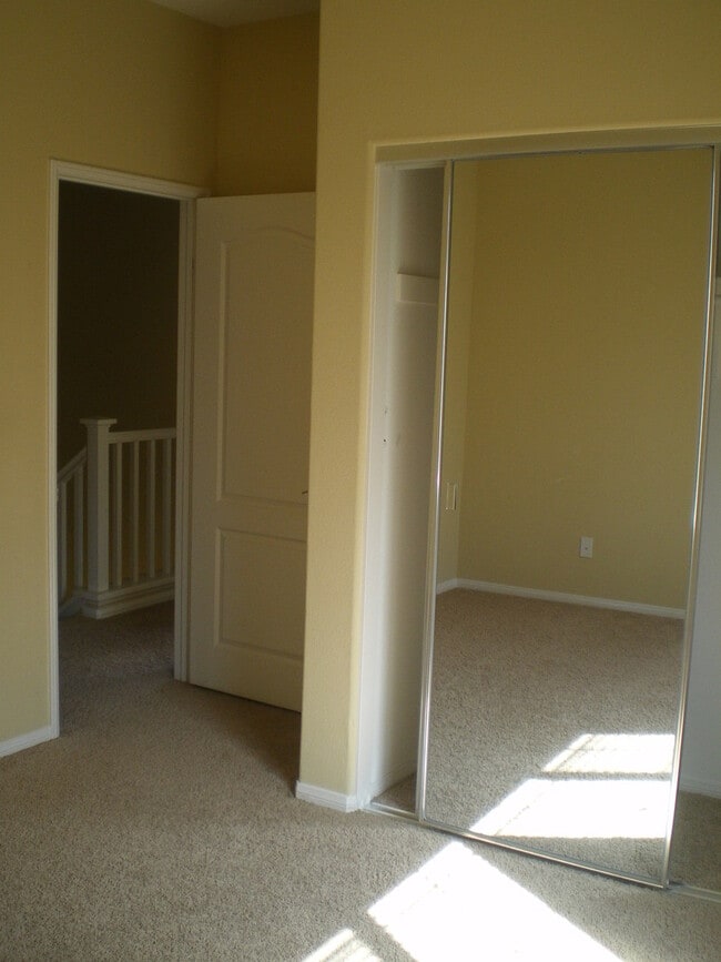 Building Photo - Spacious 4 Bedroom Townhome in Airoso of Carmel Valley