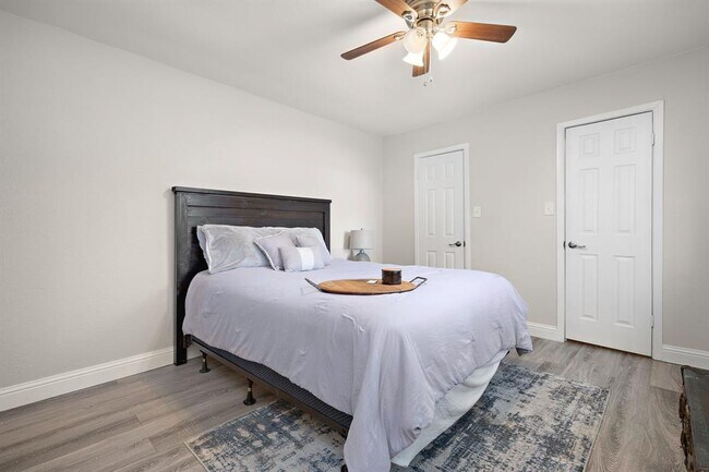 Building Photo - 1009 Rolling Green Cir