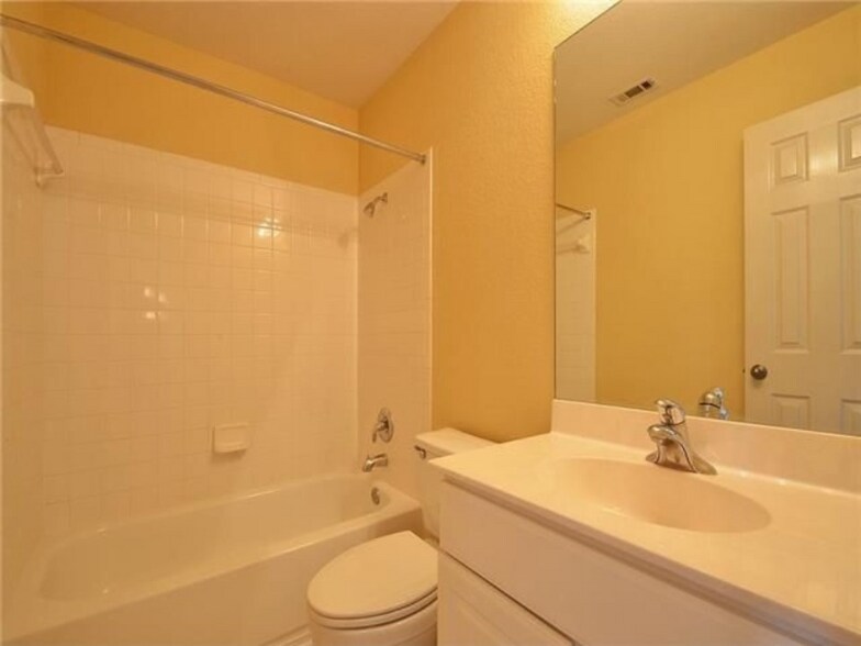 Building Photo - 4584 Mather