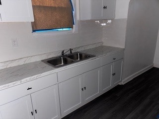 Building Photo - 9591 Mark Twain St