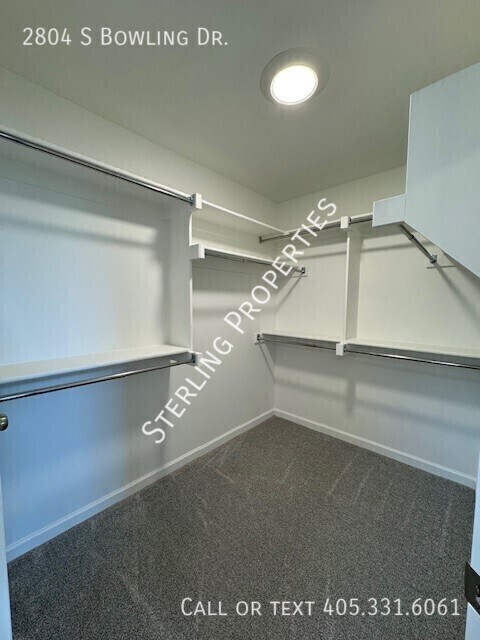Building Photo - 2804 S Bowling Dr