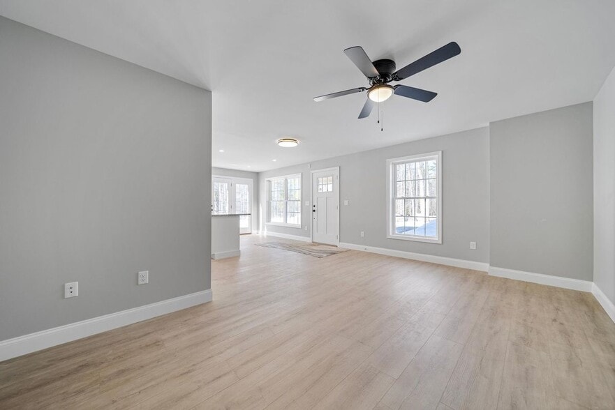 Building Photo - 142 S Main, B