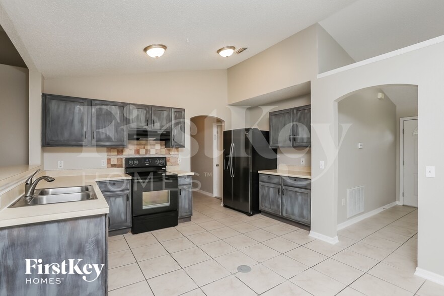 Building Photo - 662 Armadillo Dr