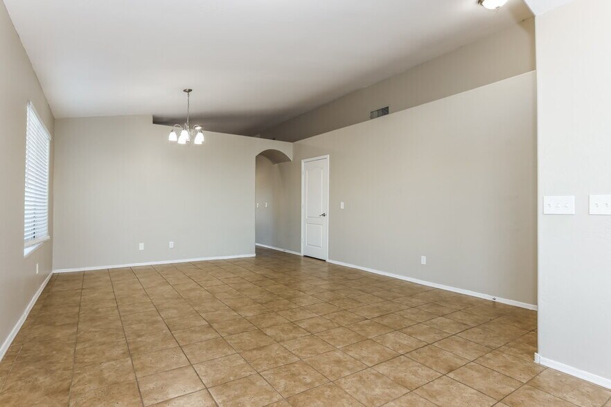 Building Photo - 1921 E Buffalo St