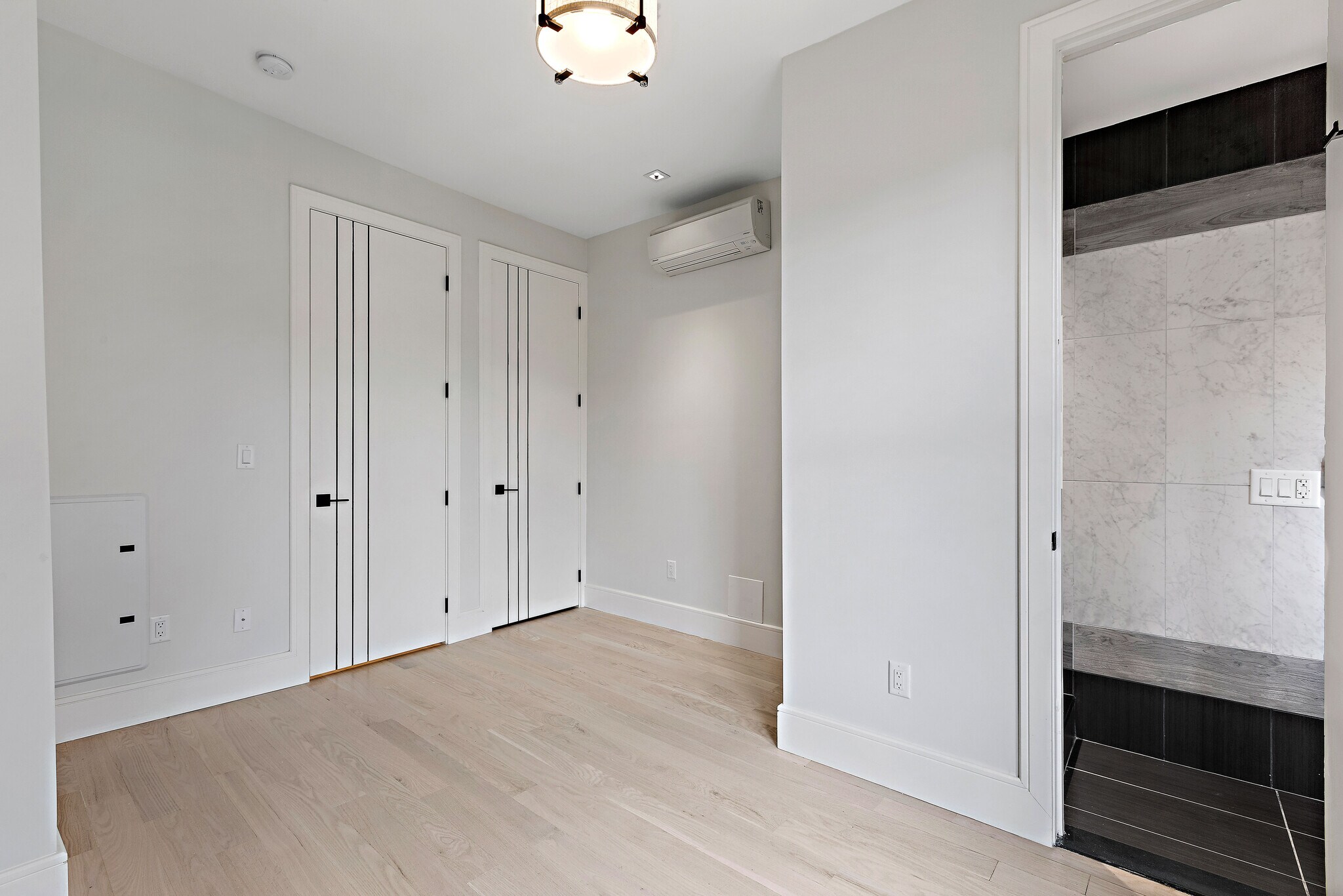 Building Photo - 542 Newark Ave