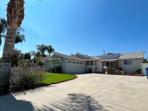 Building Photo - READY FOR MOVE-IN! 3+2.5 w/appliances + great backyard!