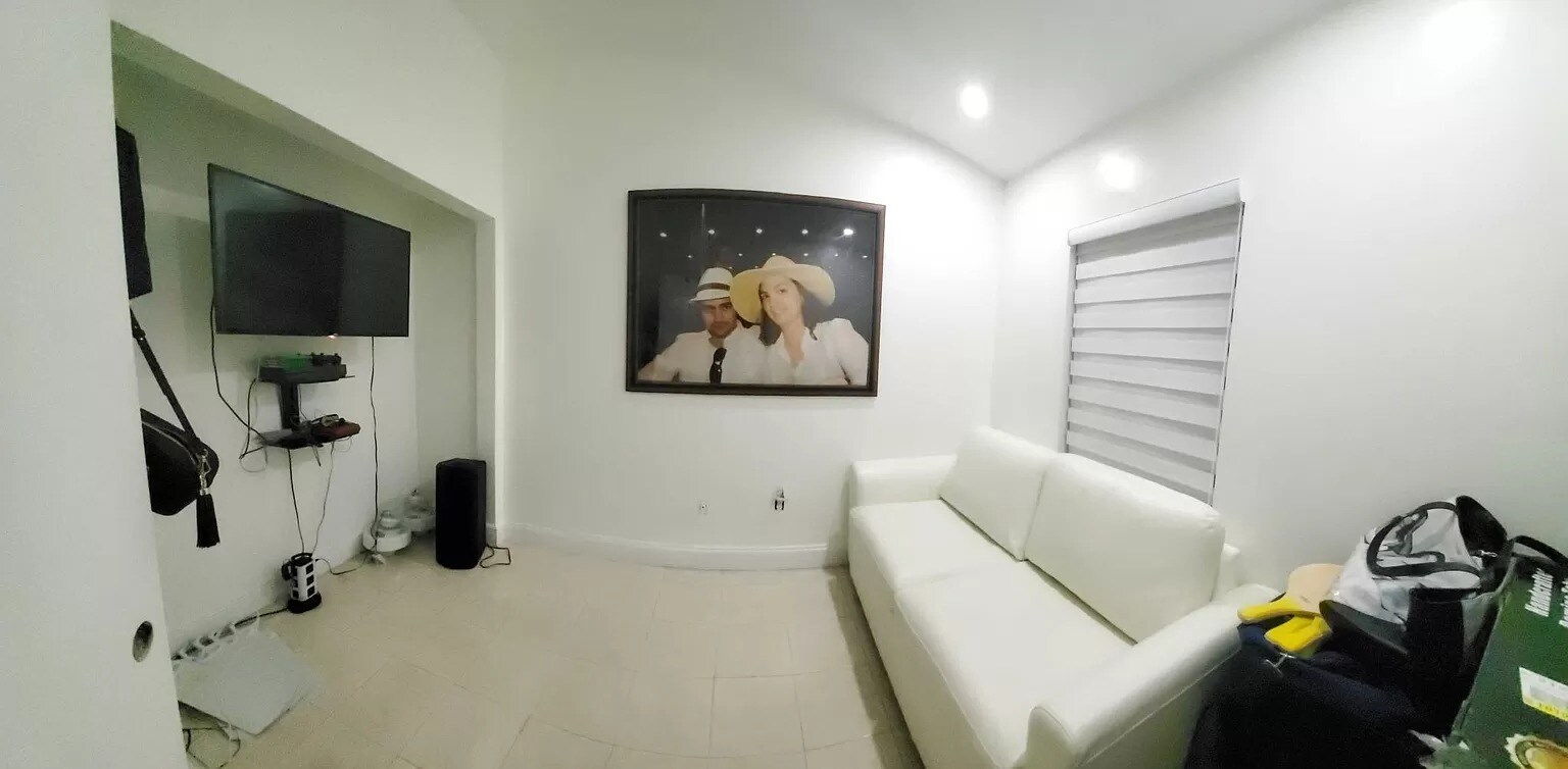 Building Photo - 11821 SW 123rd Ave