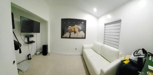 Building Photo - 11821 SW 123rd Ave