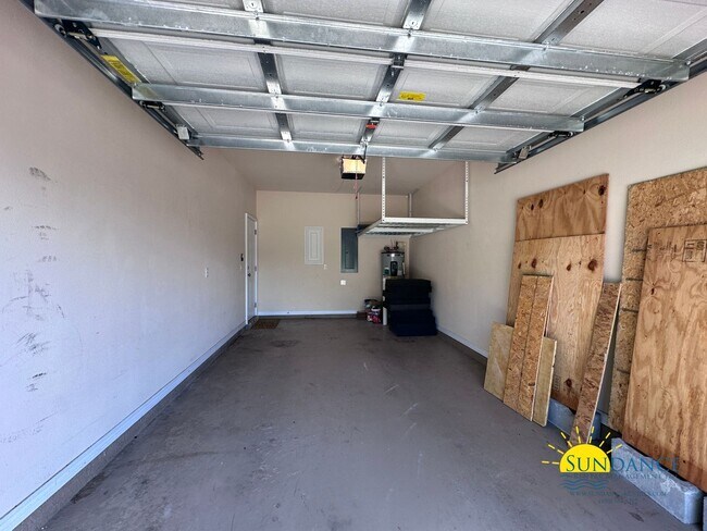 Building Photo - Stunning  3 Bedroom Townhouse in Fort Walton