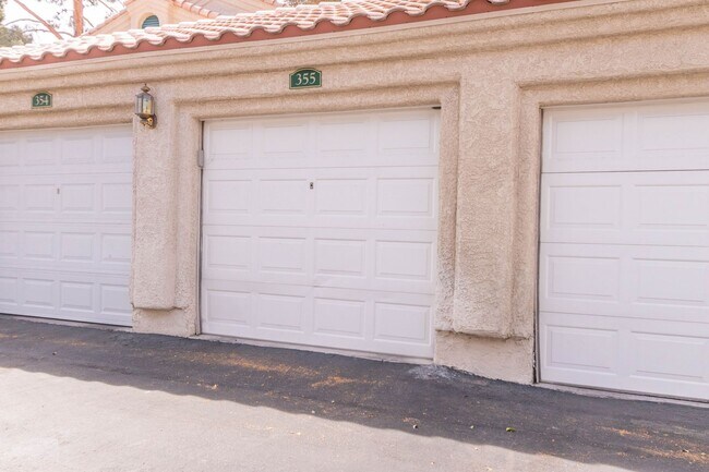 Building Photo - SPECTACULAR 2BED/2BATH CONDO IN HENDERSON!