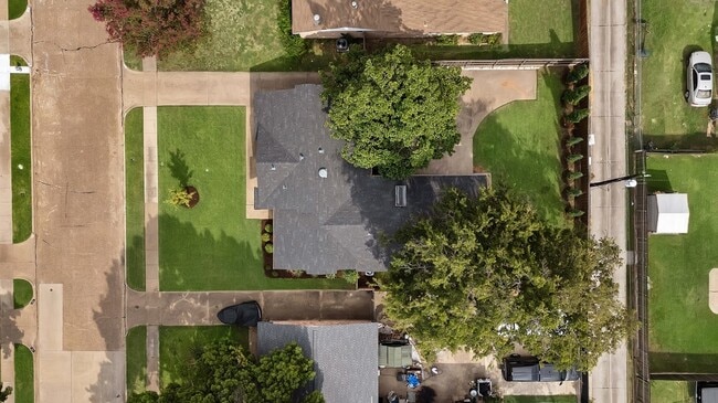 Building Photo - 715 Terryland Dr