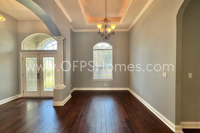 Building Photo - Gated South Crestview Community!