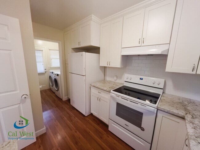Building Photo - $2,695 - 2 BR/1BA Duplex-Downtown Willow G...