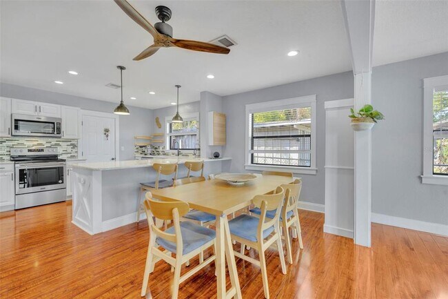 Building Photo - 1081 Lake Weldona Dr