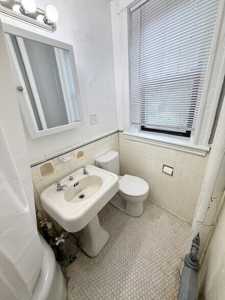 Building Photo - 116 Riverway