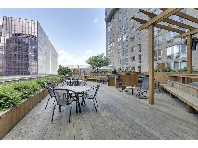 Building Photo - 431 S 7th St