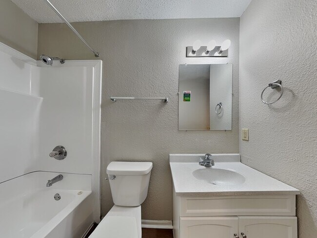 Building Photo - 4073 FairOaks Dr
