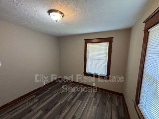 Building Photo - 963 N E St
