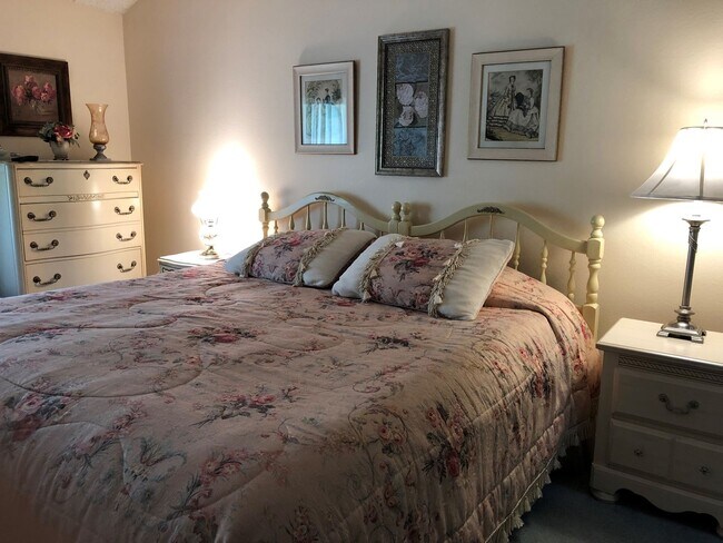 Building Photo - Charming Single Level 2br/2Ba Condo In Oak...