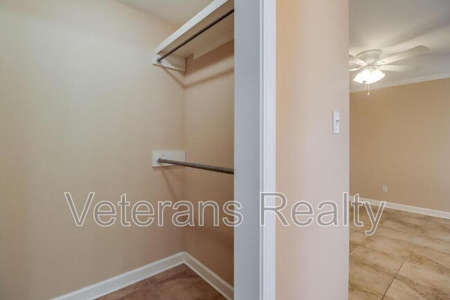 Building Photo - 2135 Baywood Dr