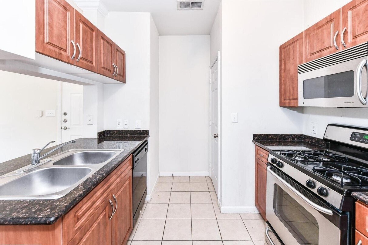 Building Photo - 12913 Centre Park Cir