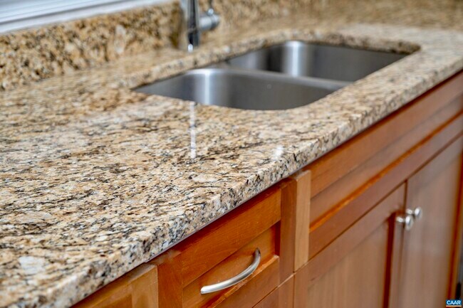 Building Photo - 840 Catalpa Court