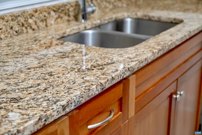 Building Photo - 921 Catalpa Terrace