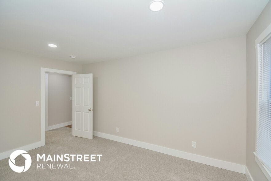 Building Photo - 115 Green Meadow Dr