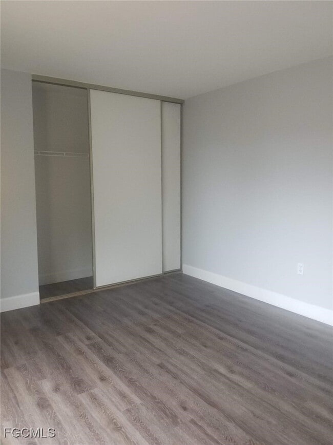 Building Photo - 5223 Cedarbend Dr