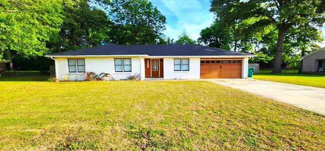 Primary Photo - 2361 Orvis St