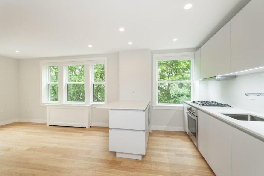 Building Photo - 123 Highland Ave