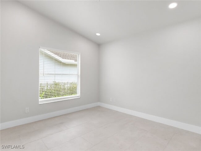 Building Photo - 1856 W Crown Pointe Blvd