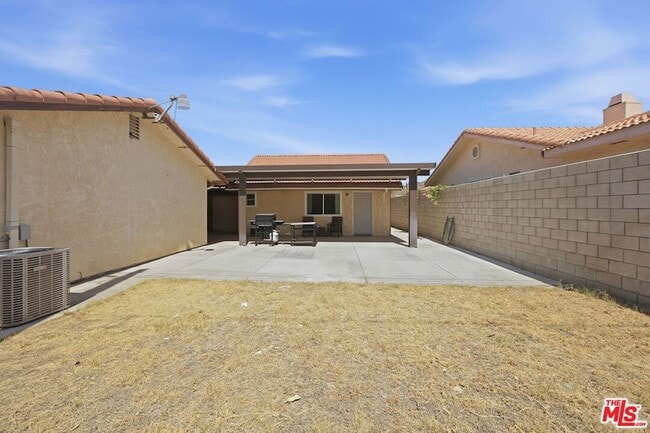 Building Photo - 52275 Avenida Vallejo