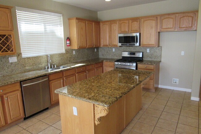 Building Photo - Beautiful Deer Ridge 4 Bed, 3 Bath Brentwood Home