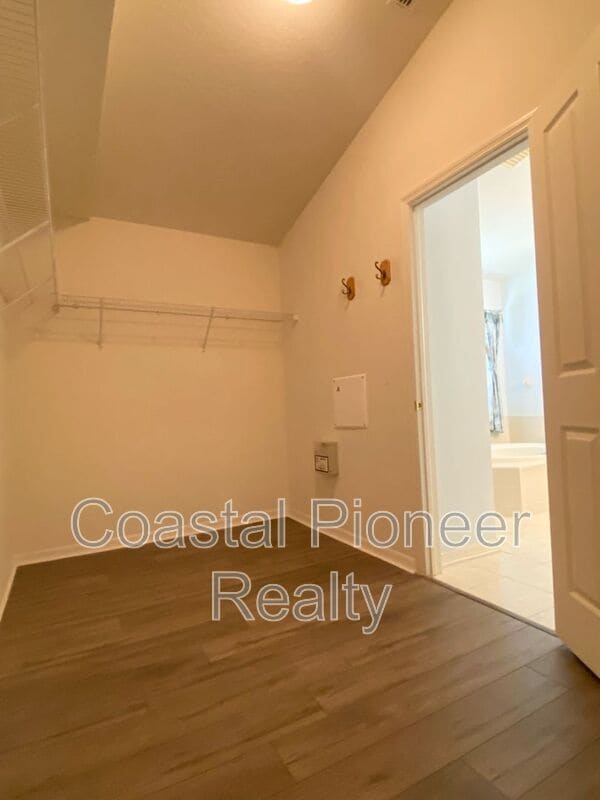 Building Photo - 10542 San Travaso Dr