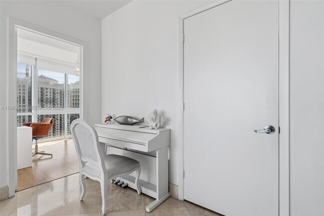 Building Photo - 350 S Miami Ave