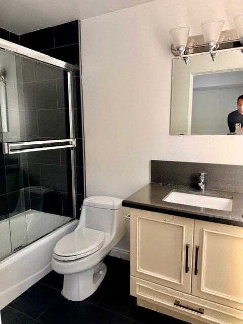 Building Photo - 917 N Sierra Bonita Ave