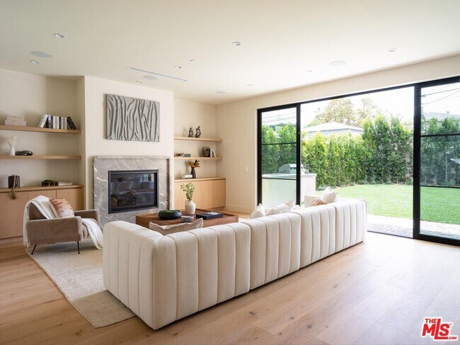 Building Photo - 11748 La Maida St