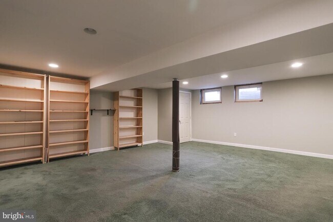 Building Photo - 1940 Arrowood Dr