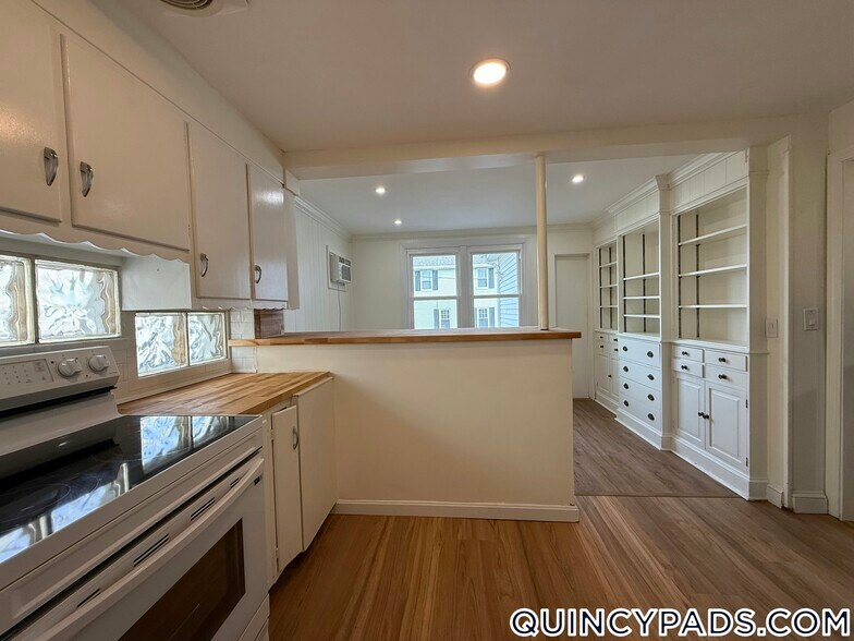 Primary Photo - 522 Hancock St