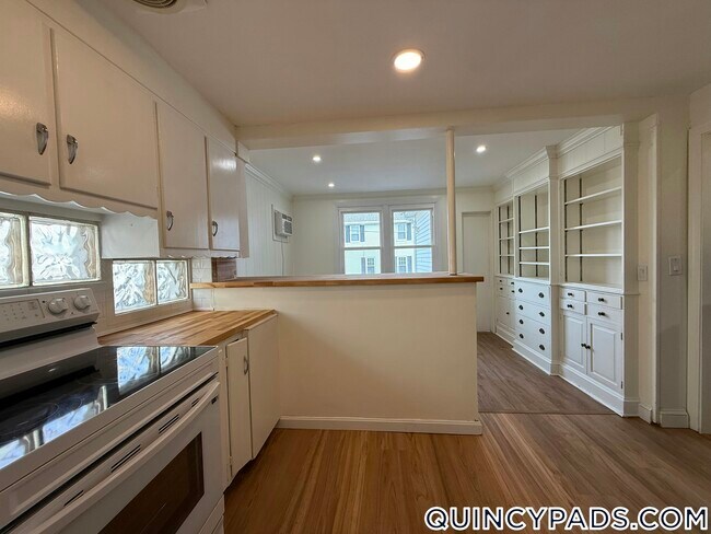 Building Photo - 522 Hancock St