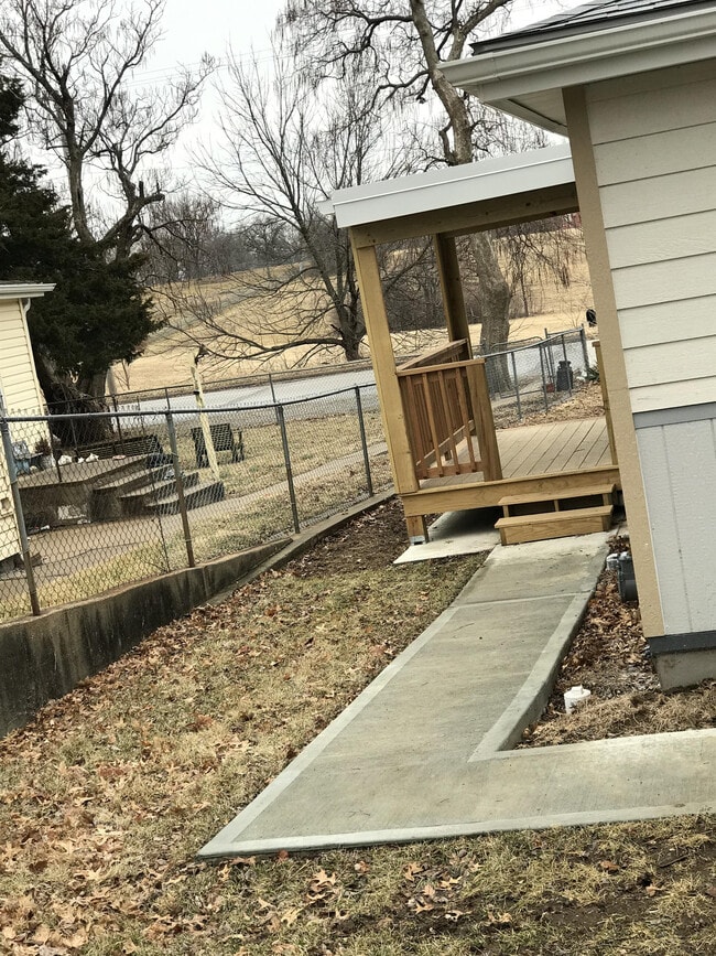 Building Photo - 36 Limit St